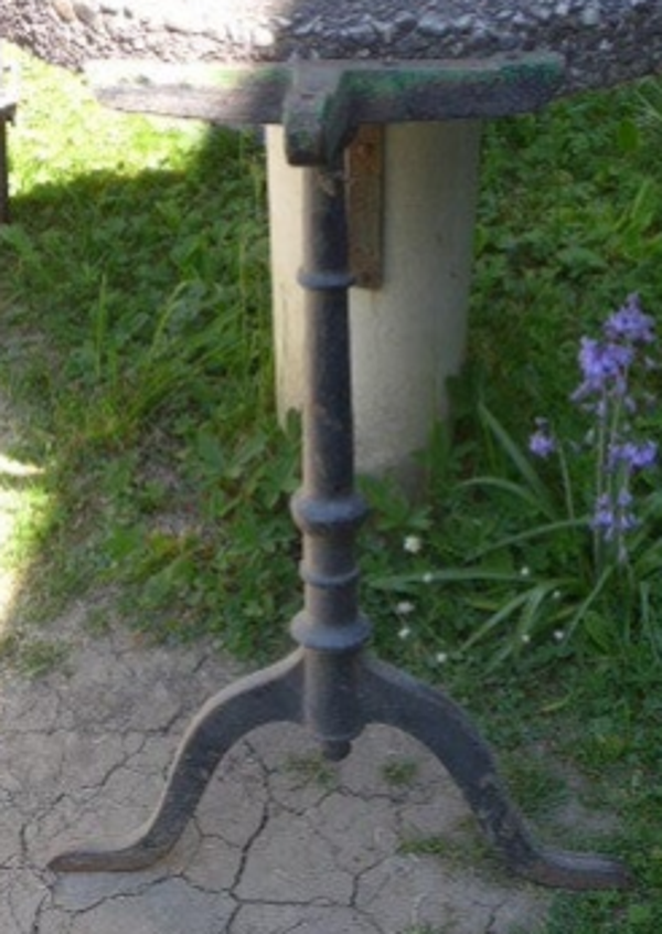 Alter Gussfuss