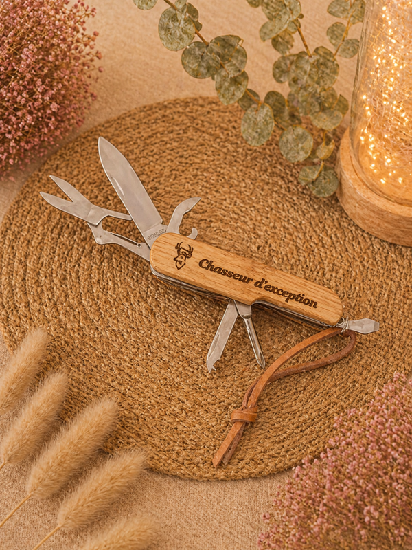 Couteau suisse personnalisé en bois – Chasseur d’exception