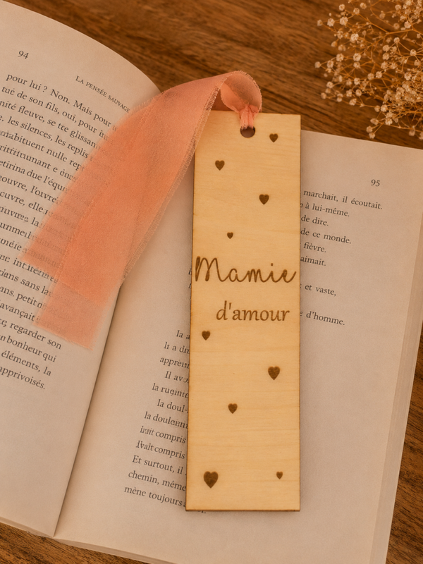 Marque-page en bois “Mamie d’amour” – Cadeau tendre et personnalisé