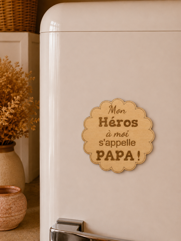 Magnet en bois “Mon Héros à moi s’appelle Papa !” 💛
