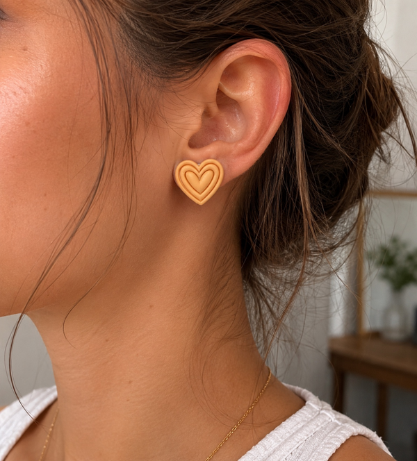 🤍 Fiche produit – Boucles d’oreilles Cœur Nude 🤎