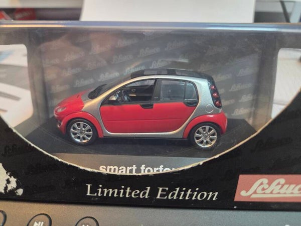 Schuco Smart Forfour rot / silber metallic 1:43