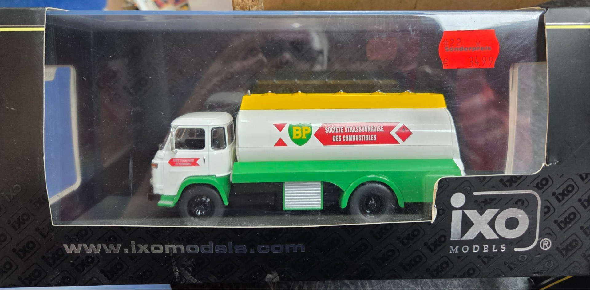 IXO Saviem SM8 Tankwagen BP 1:43
