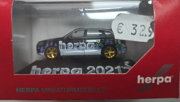 Herpa PC Audi Q7 Merry Christmas 2021 in PC Box 1:87