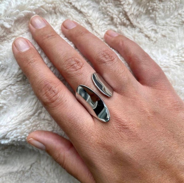 Asymmetric ring