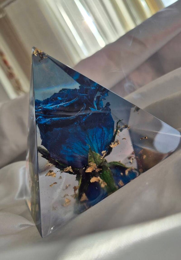 Blue rose pyramid