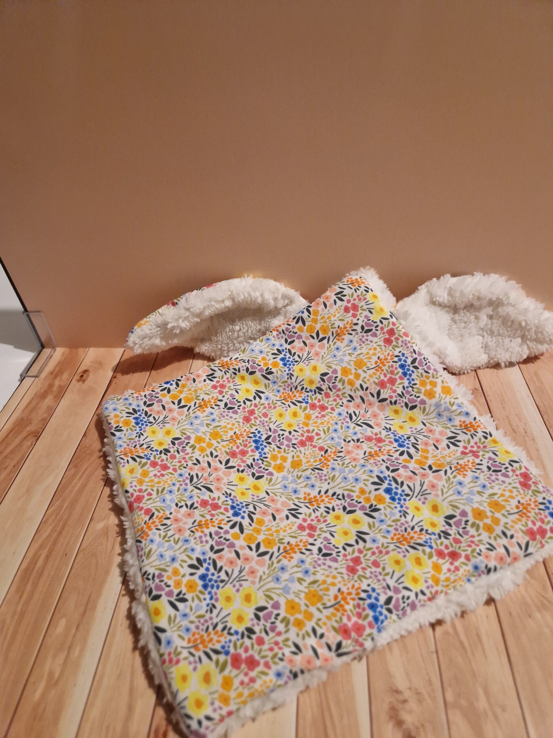 Doudou Plat Lapin – Douceur Molletonnée & Réconfort