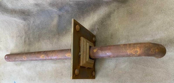 Gros bec de Fontaine Fer avec plaque de Parement Fer.