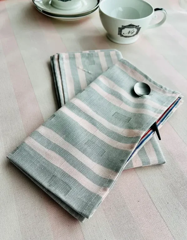 Serviette de table en coton gris et rose poudré