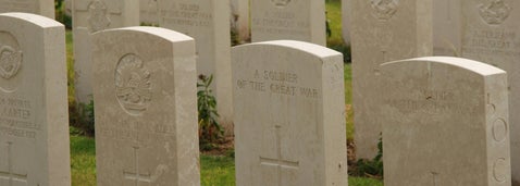 Rows of Commonwealth war graves for World War I soldiers, symbolising research into military casualties, medals and memorial records