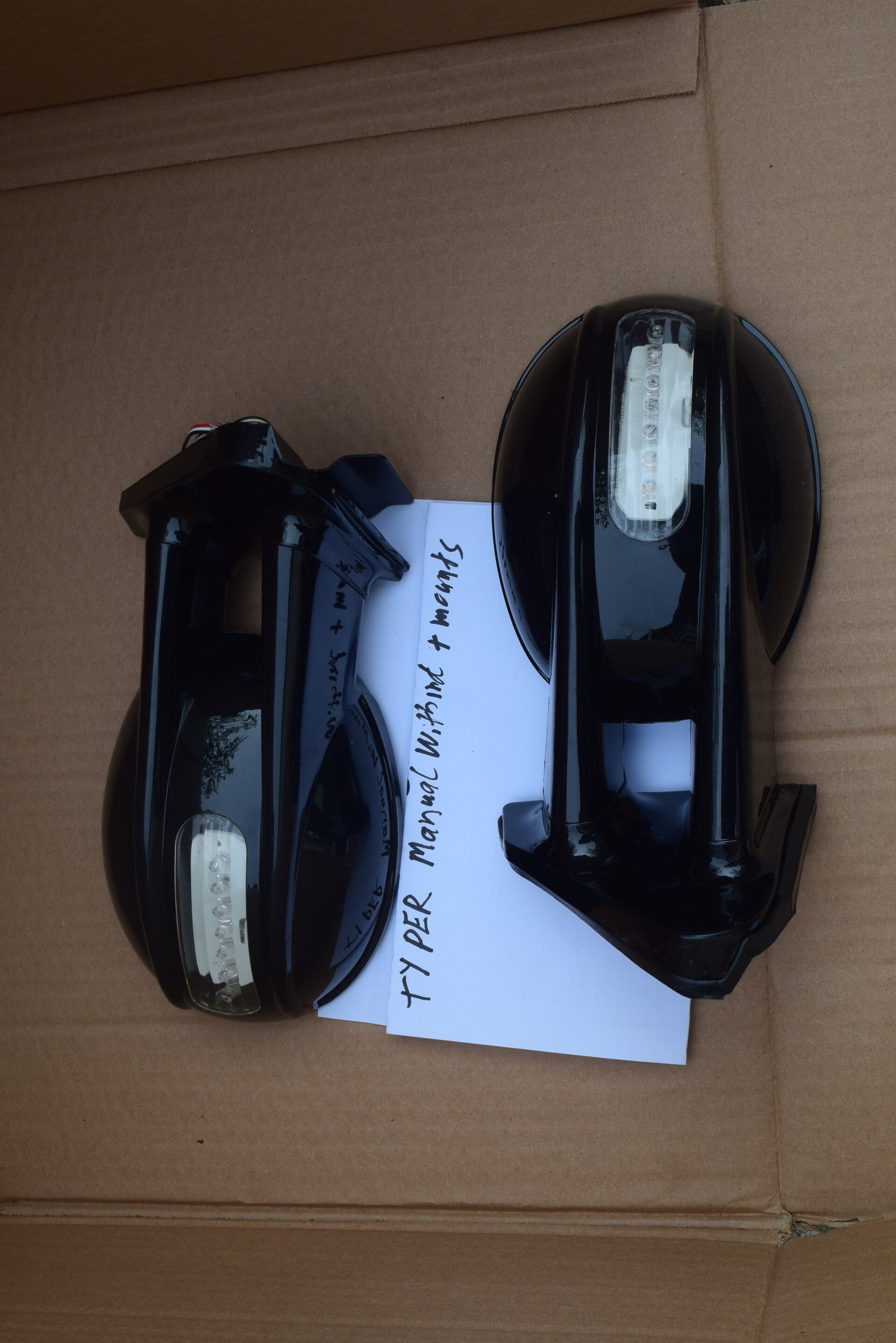 Twin arm style wing mirrors with indicators with integrated mounts included