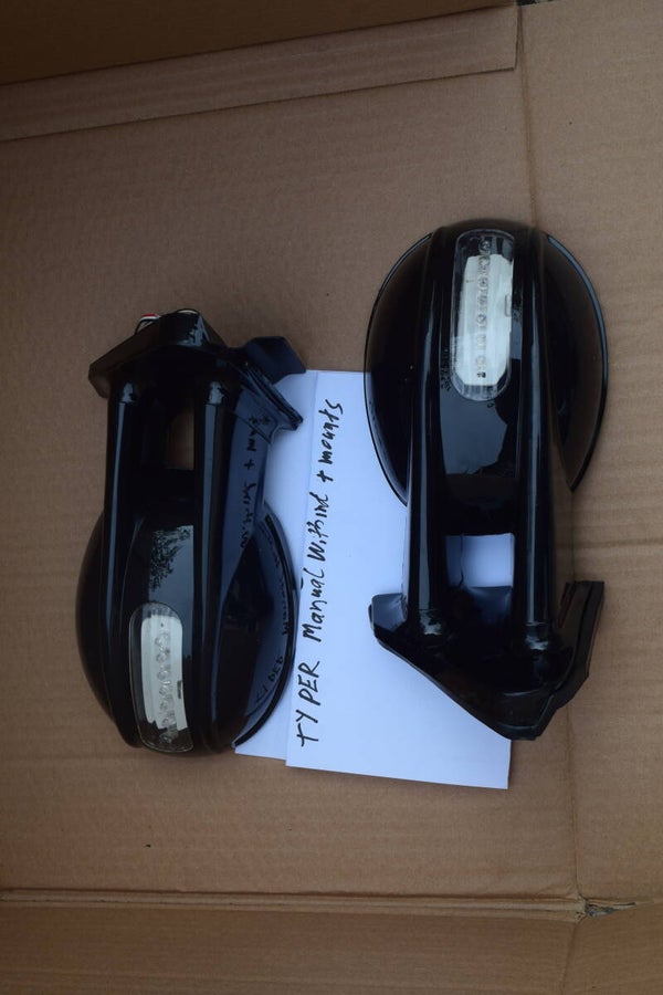 Twin arm style wing mirrors with indicators with integrated mounts included