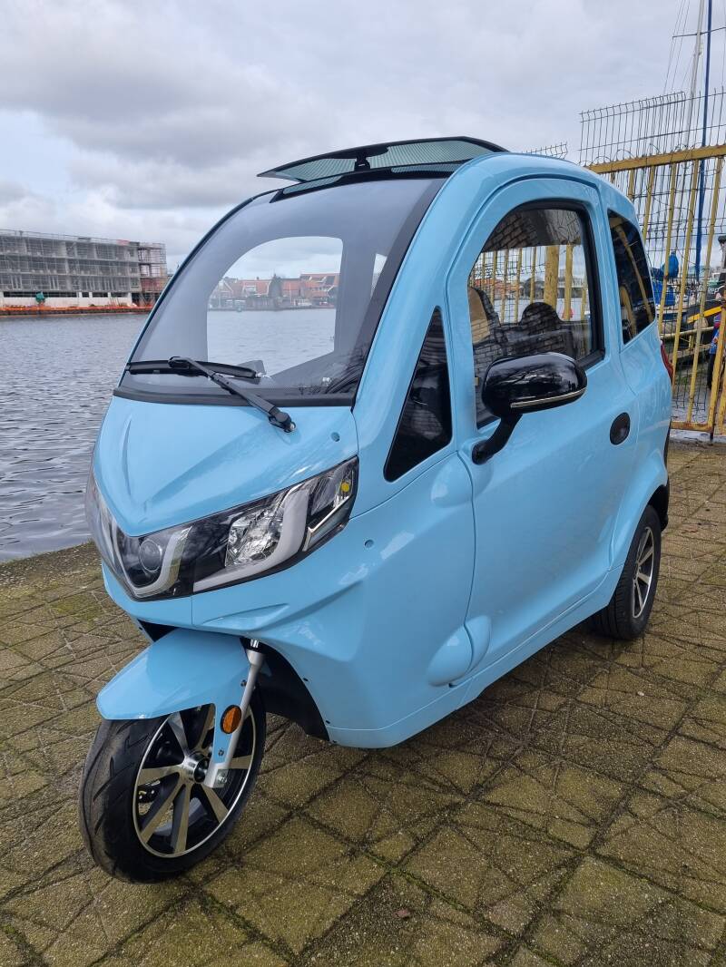 Mee!03 overdekte scooter