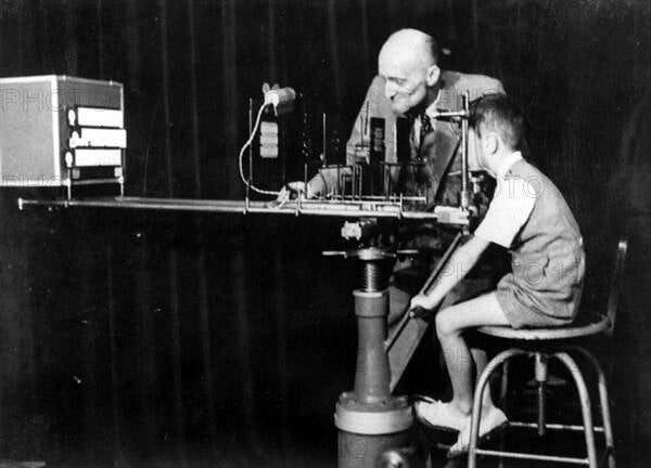 Georges Quertant en séance avec un enfant