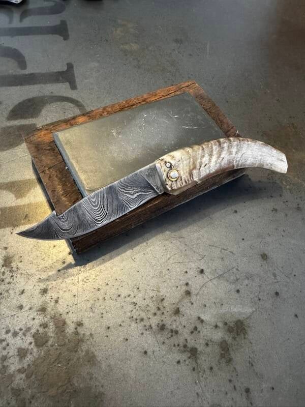 Curnichjolu lame damas  et corne de chèvre blonde