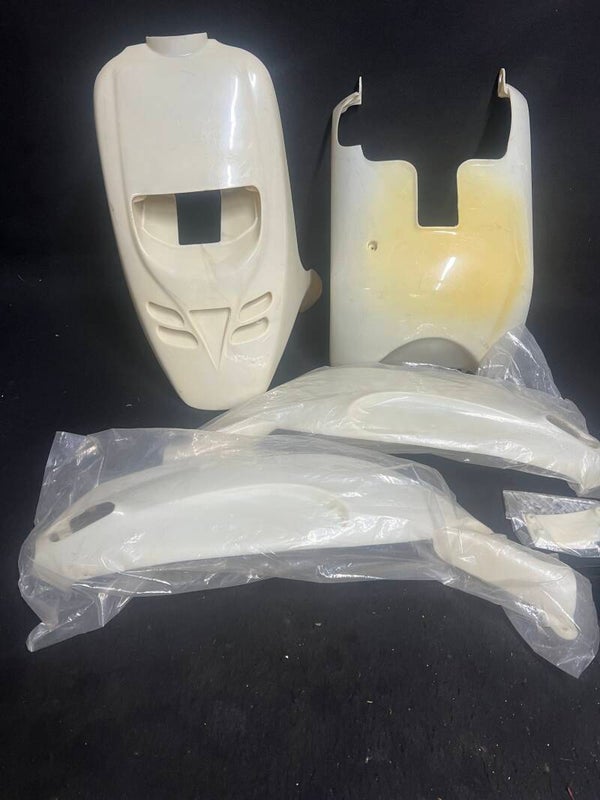 Piaggio typhoon kappen set nos nieuw