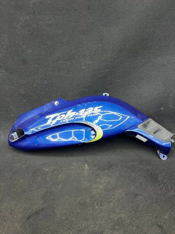 Typhoon 125 blauwe kappen achterzijde