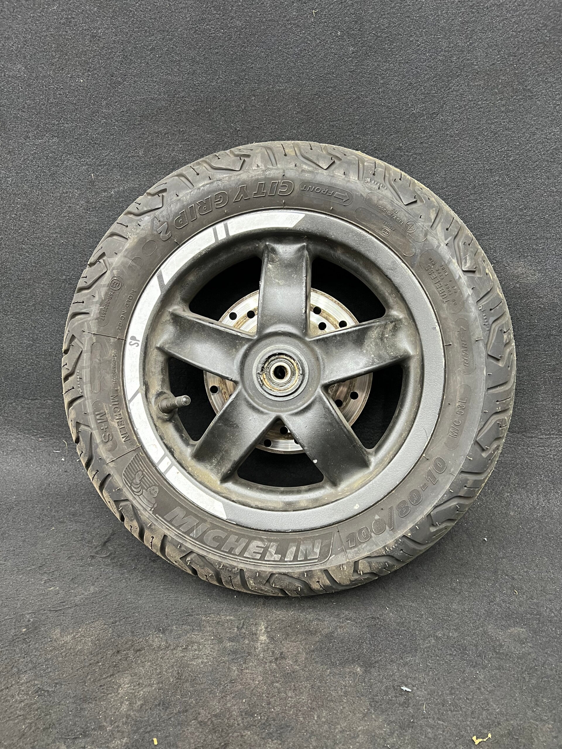 Piaggio zip voorband met Michelin nieuw