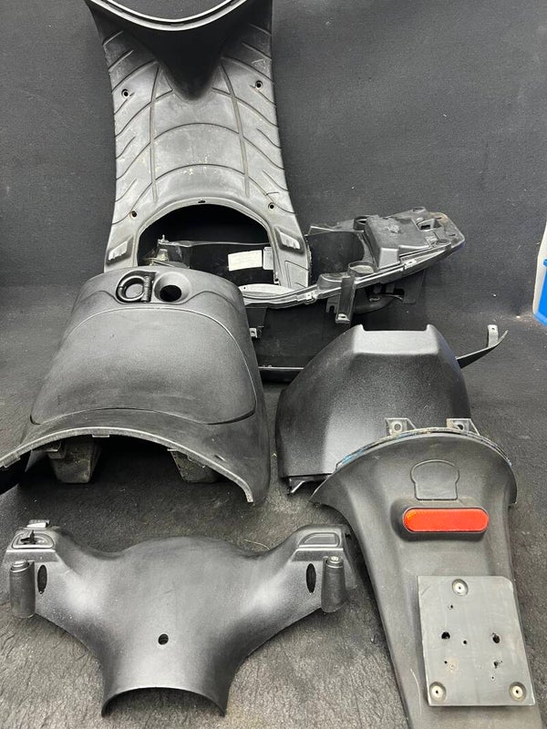 Piaggio zip kappen set binne