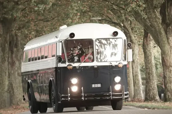 Flirt Express: Unieke Speeddate in een Iconische bus voor Singles 40–65