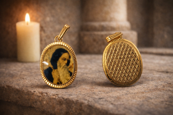 Medalla de San Benito – Escudo de Protección – Baño Dorado (1,5 cm)