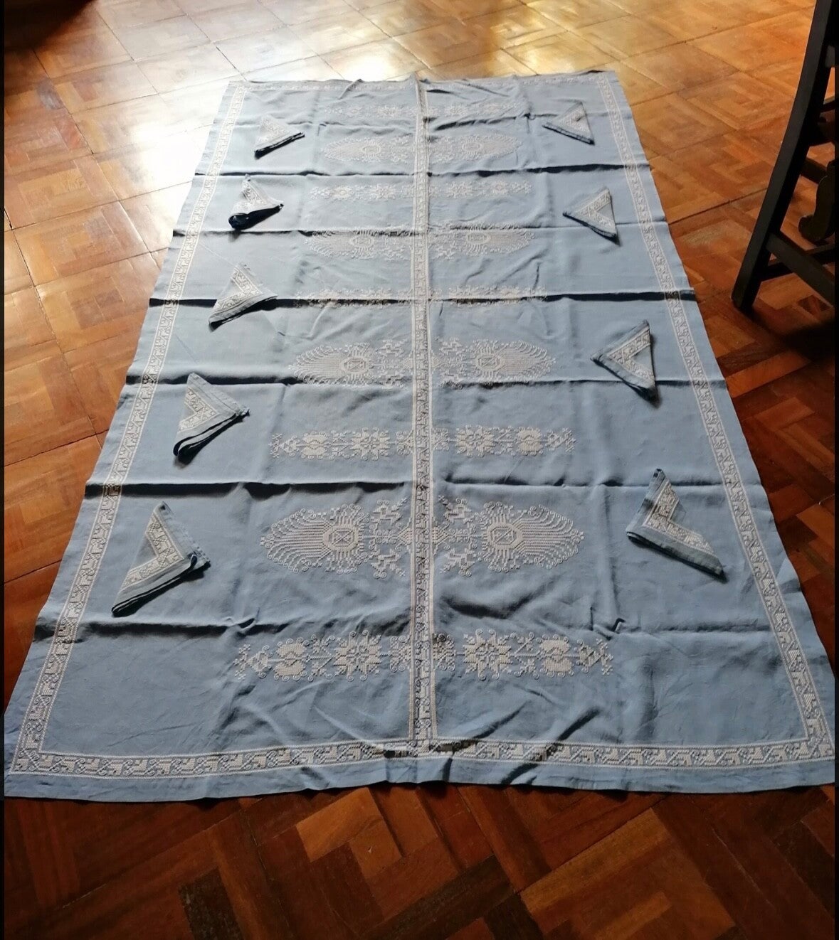Juego de Mantel y Servilletas – Elegancia Coordinada en Azul