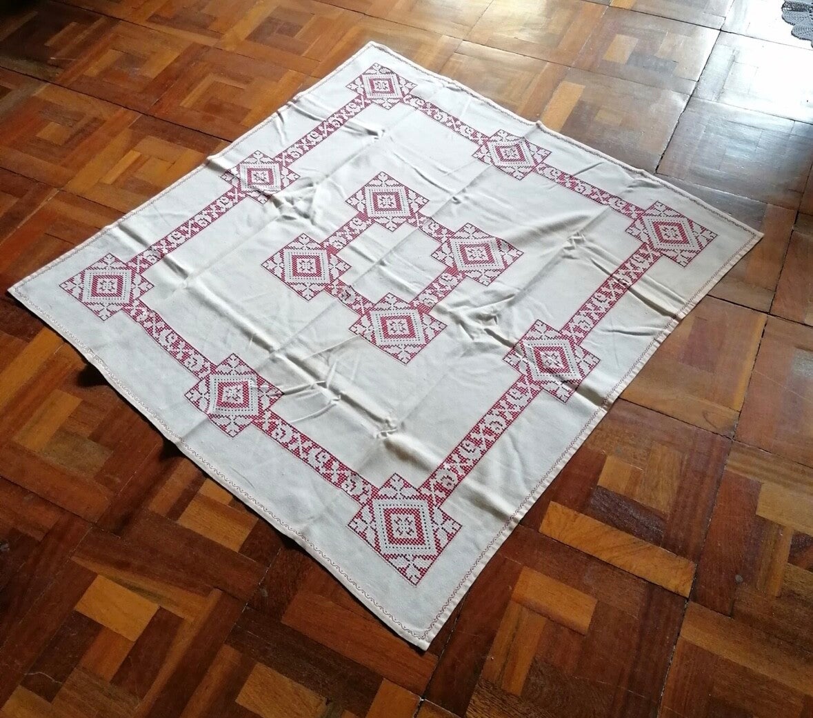 Mantel Bordado a Mano – Tesoro de Arte Popular