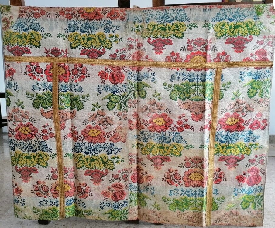 Colgadura de Brocado para Ventanas – Arte Sacro y Tradición