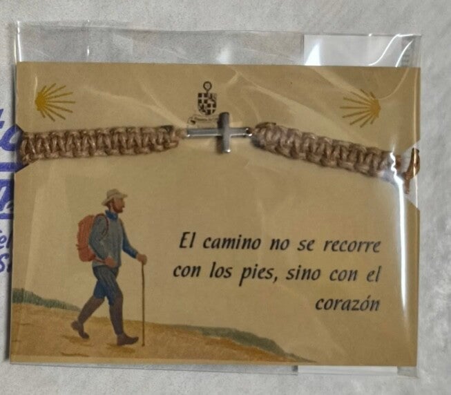 Pulsera de Cruz en Macramé – Un Recuerdo de Amor y Acompañamiento