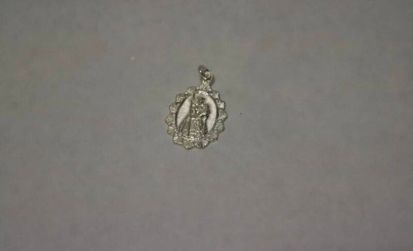 Medalla de la Virgen Peregrina en Plata – Amparo y Guía