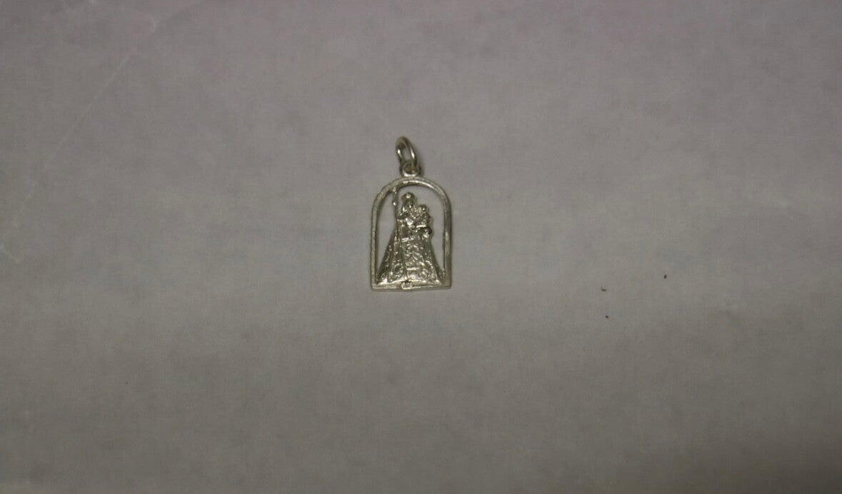 Medalla de la Virgen Peregrina en Plata (Silueteada)
