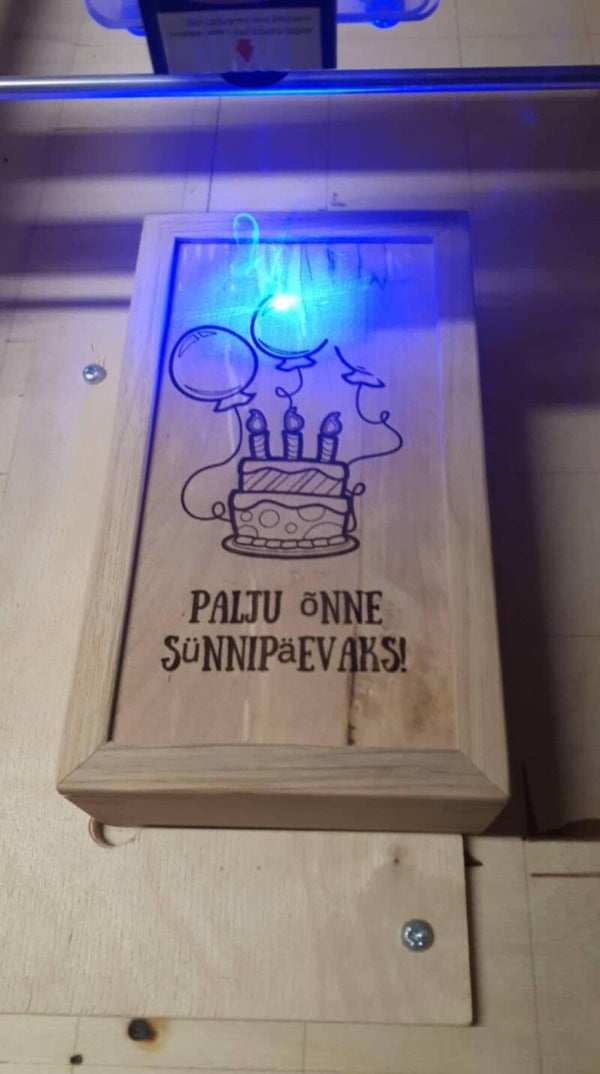 Karp keskmine Graveeringuga