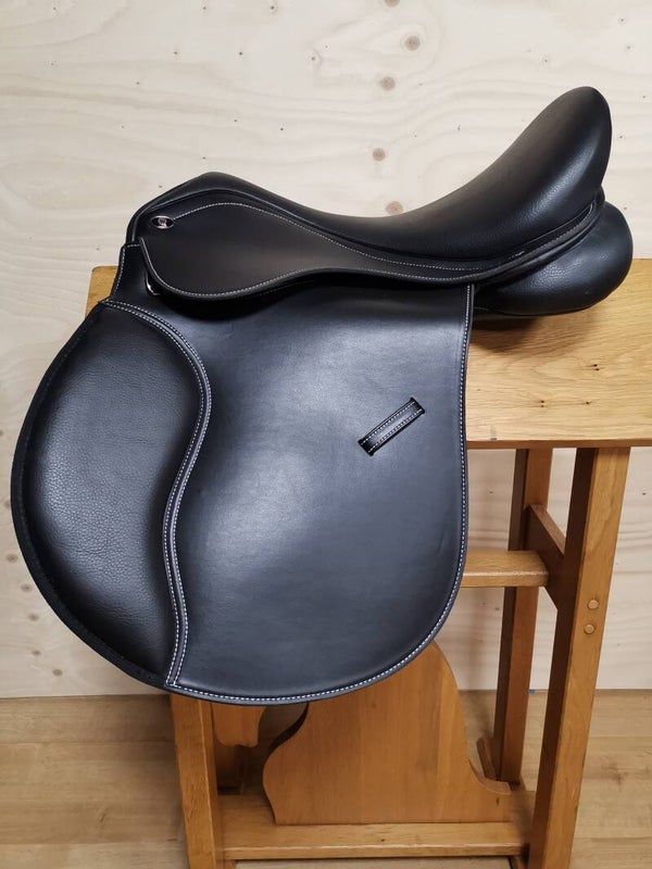 Waldhausen Economic Kunstleer 17,5 inch