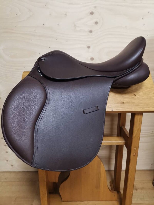 Waldhausen veelzijdigheidszadel bruin nr 902