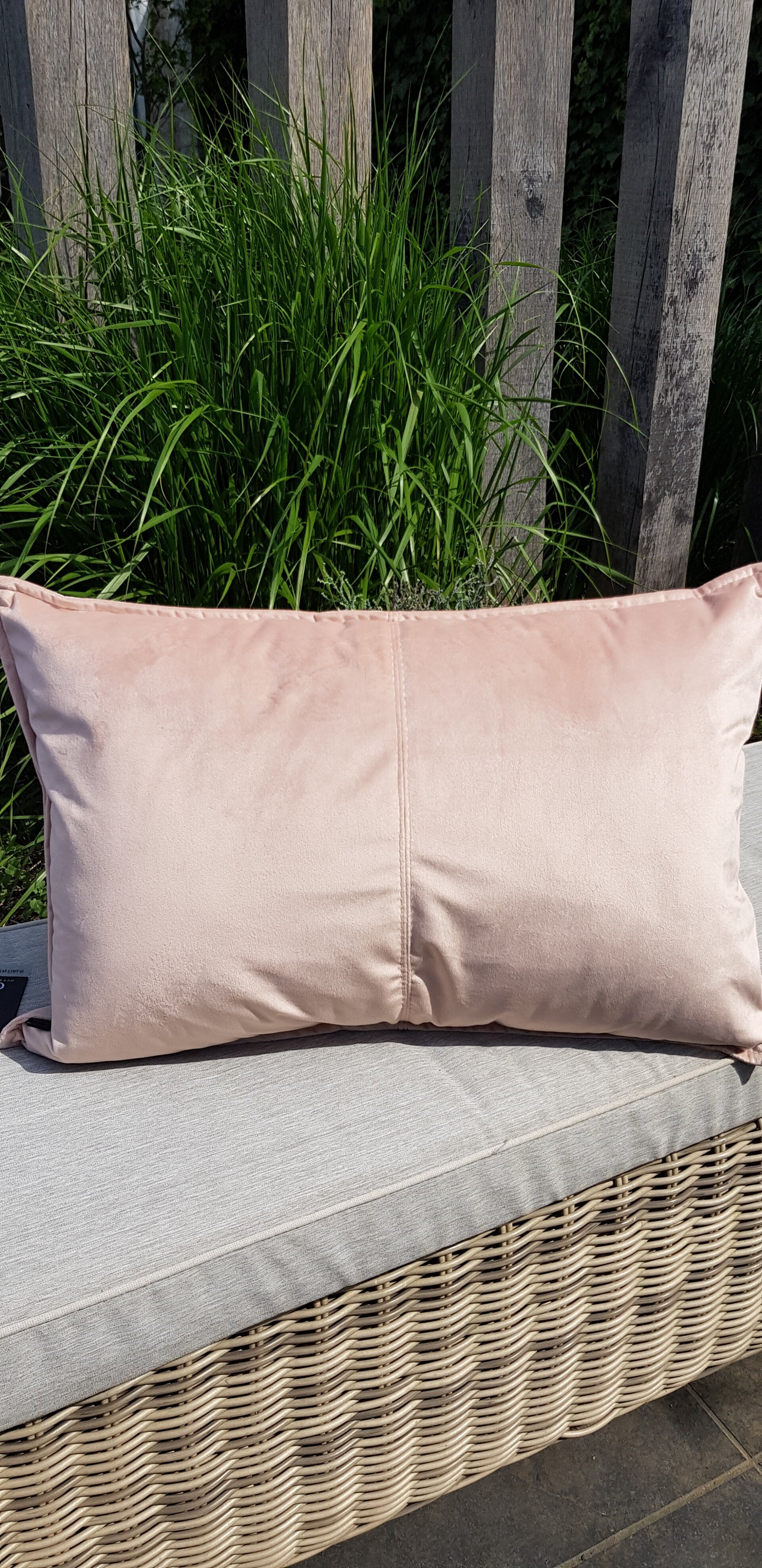 Overseas kussen velours rose dust 40 x 60 cm