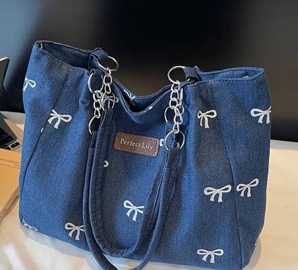 Handtas met strikjes