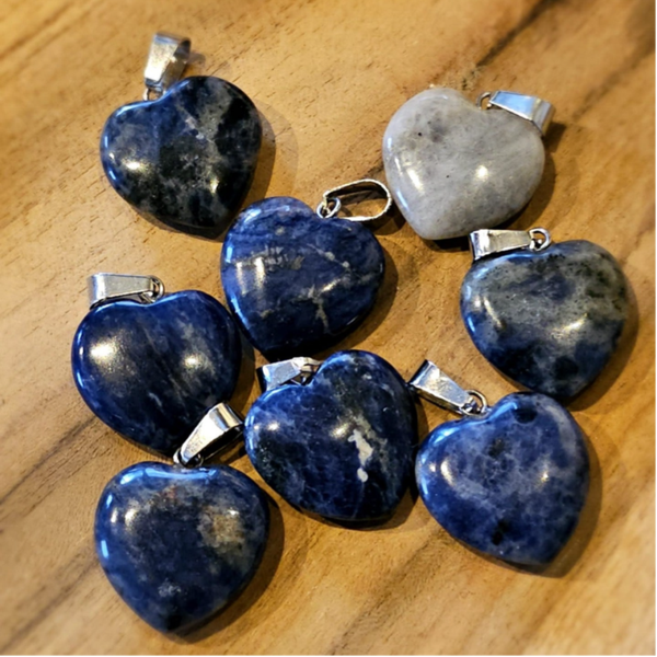 Sodaliet hart hanger