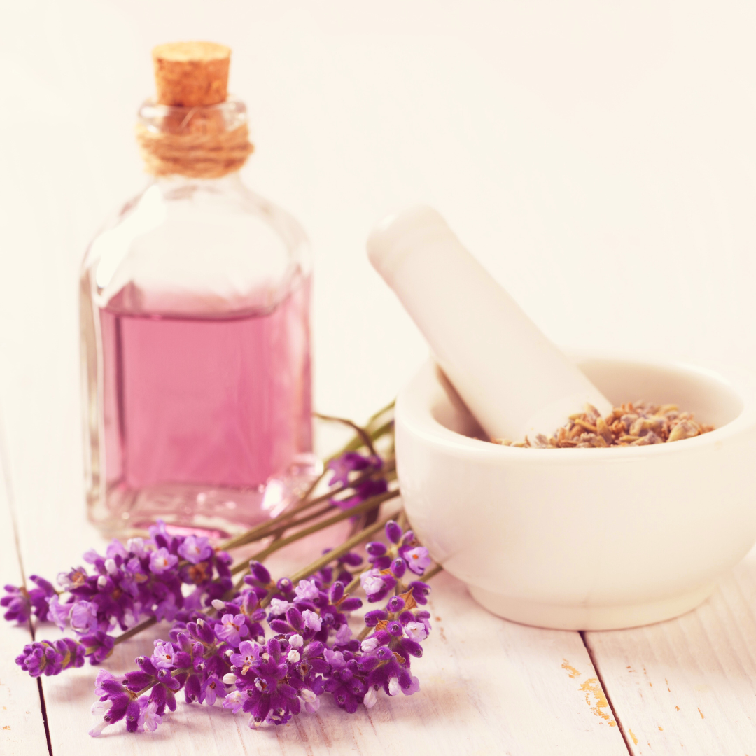 Werken met kruiden, Holistisch Spiritueel Centrum Lelystad, maak je eigen kruidenkaars en body mist, parfum