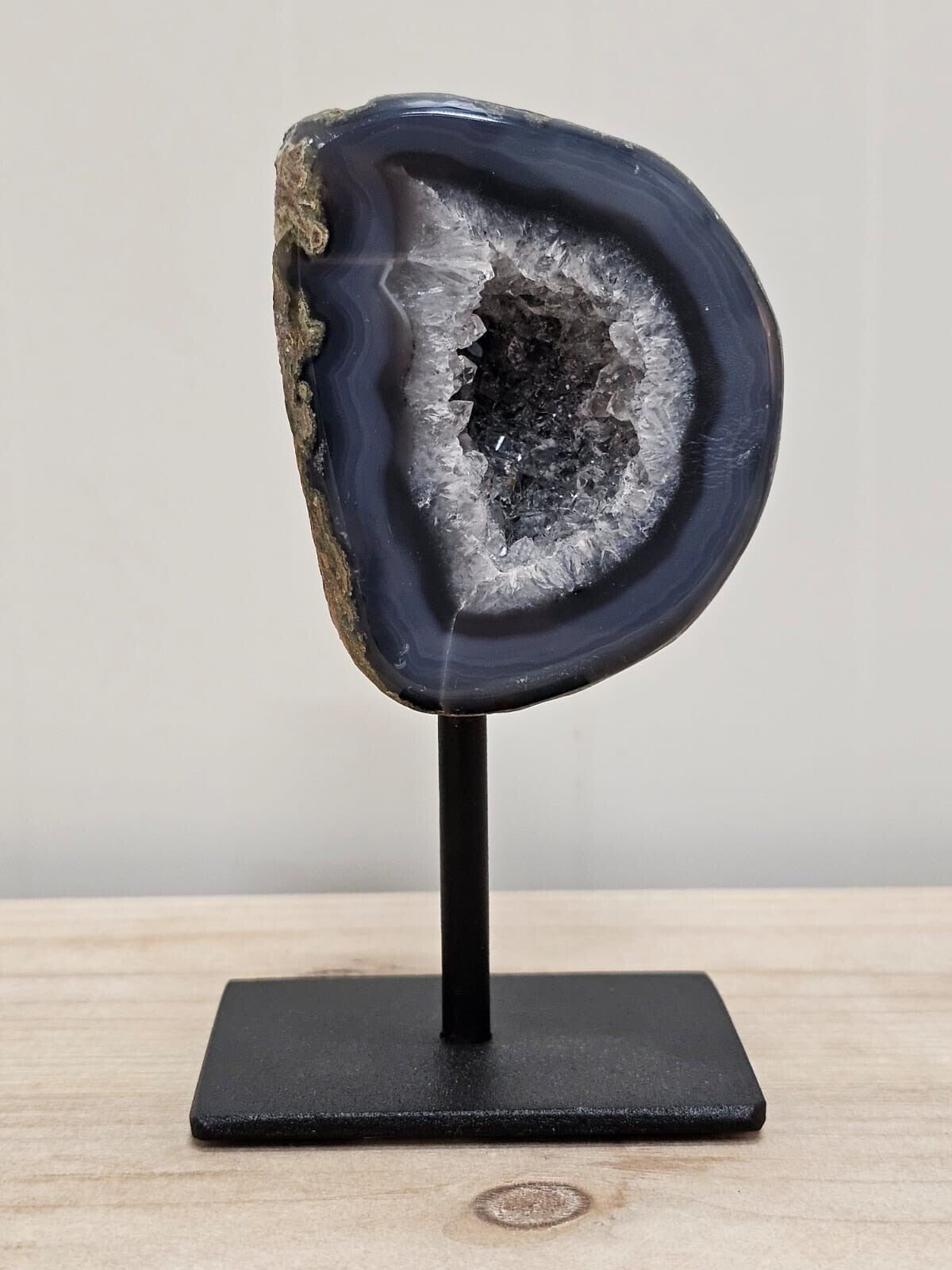 Agaatgeode op standaard (kort)