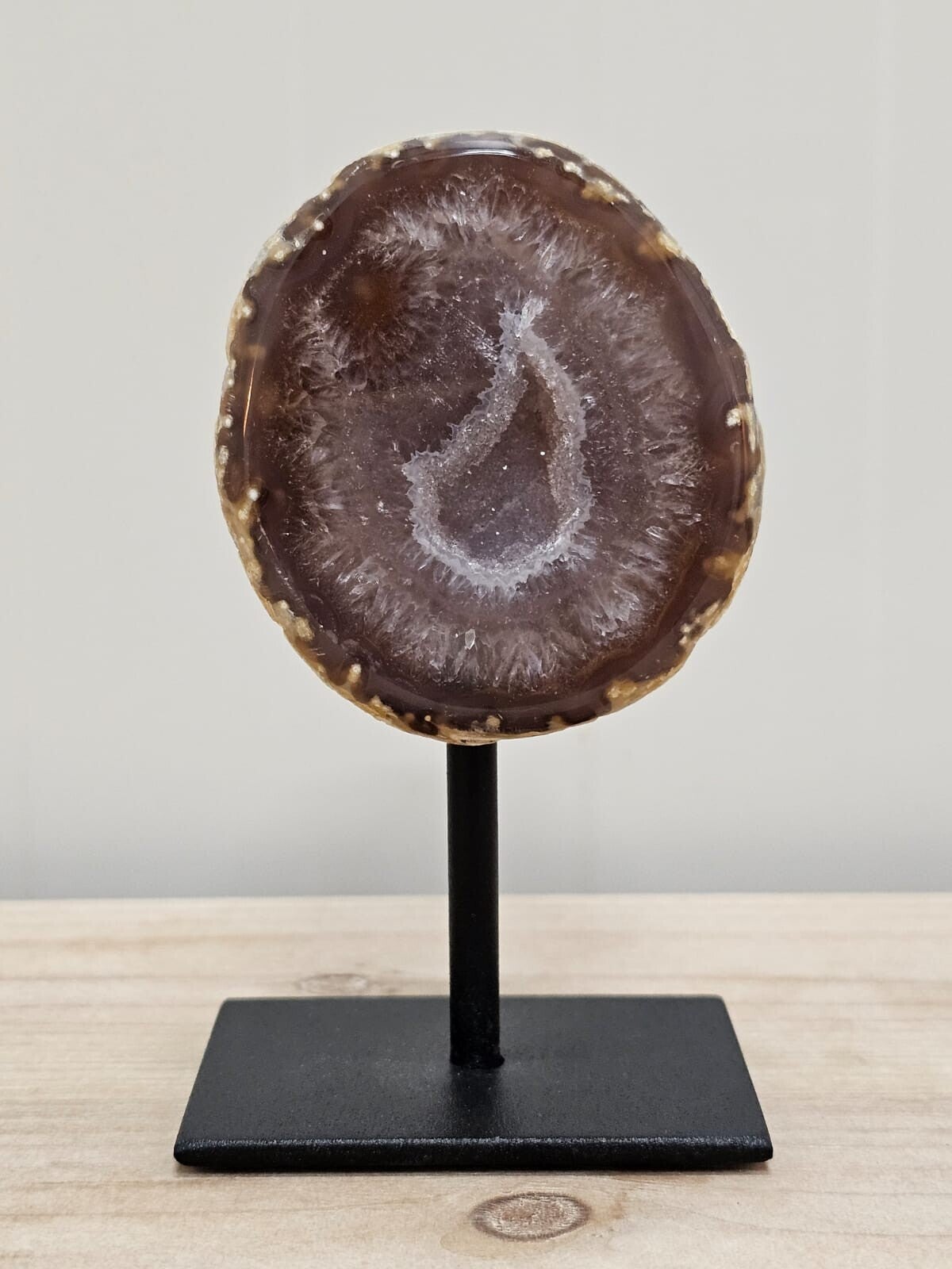 Agaatgeode op standaard (kort)