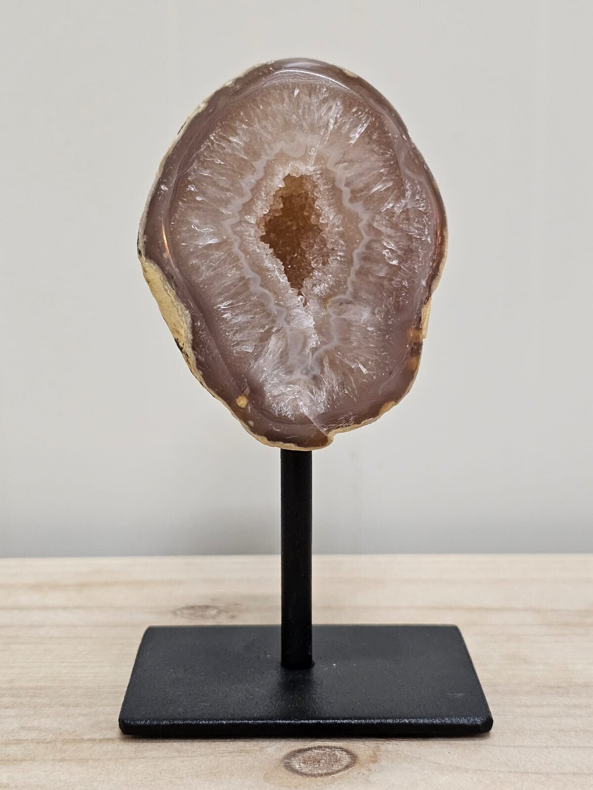 Agaatgeode op standaard (kort)