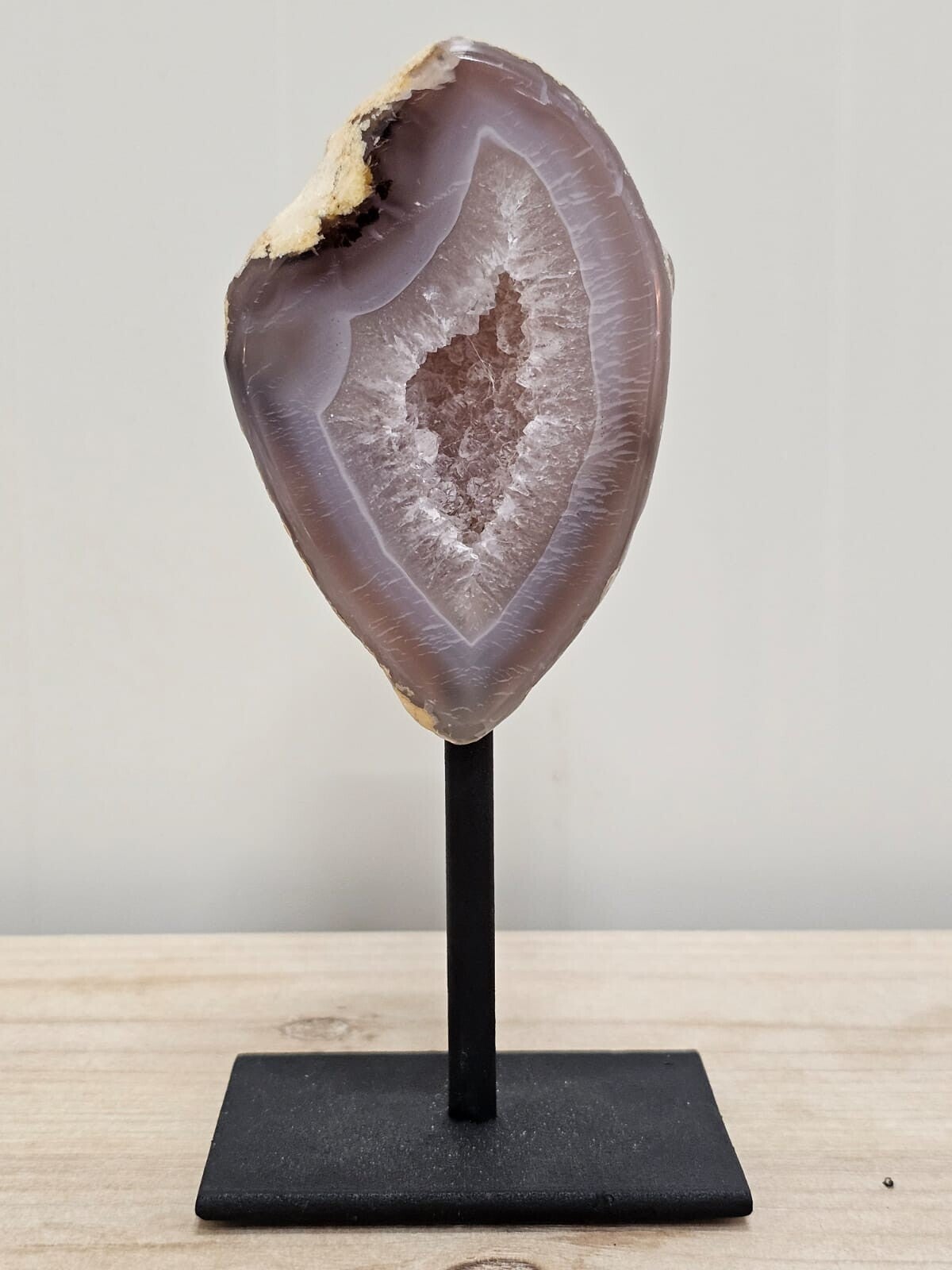 Agaatgeode op staandaard hoog