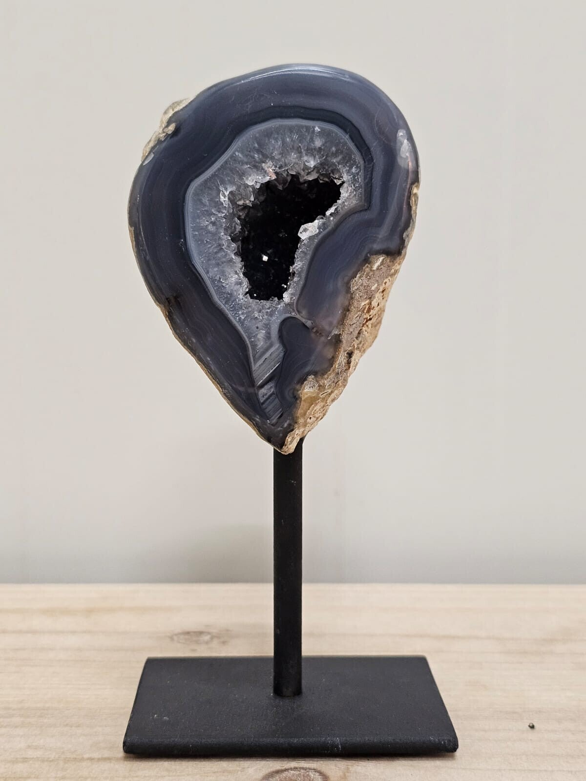 Agaatgeode op staandaard hoog