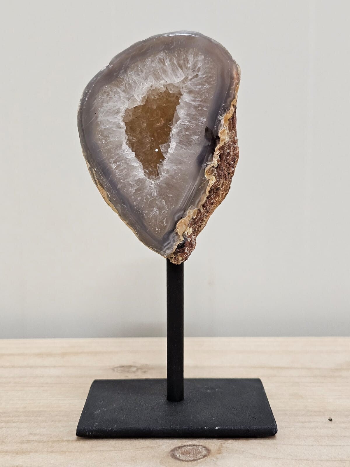 Agaatgeode op staandaard hoog