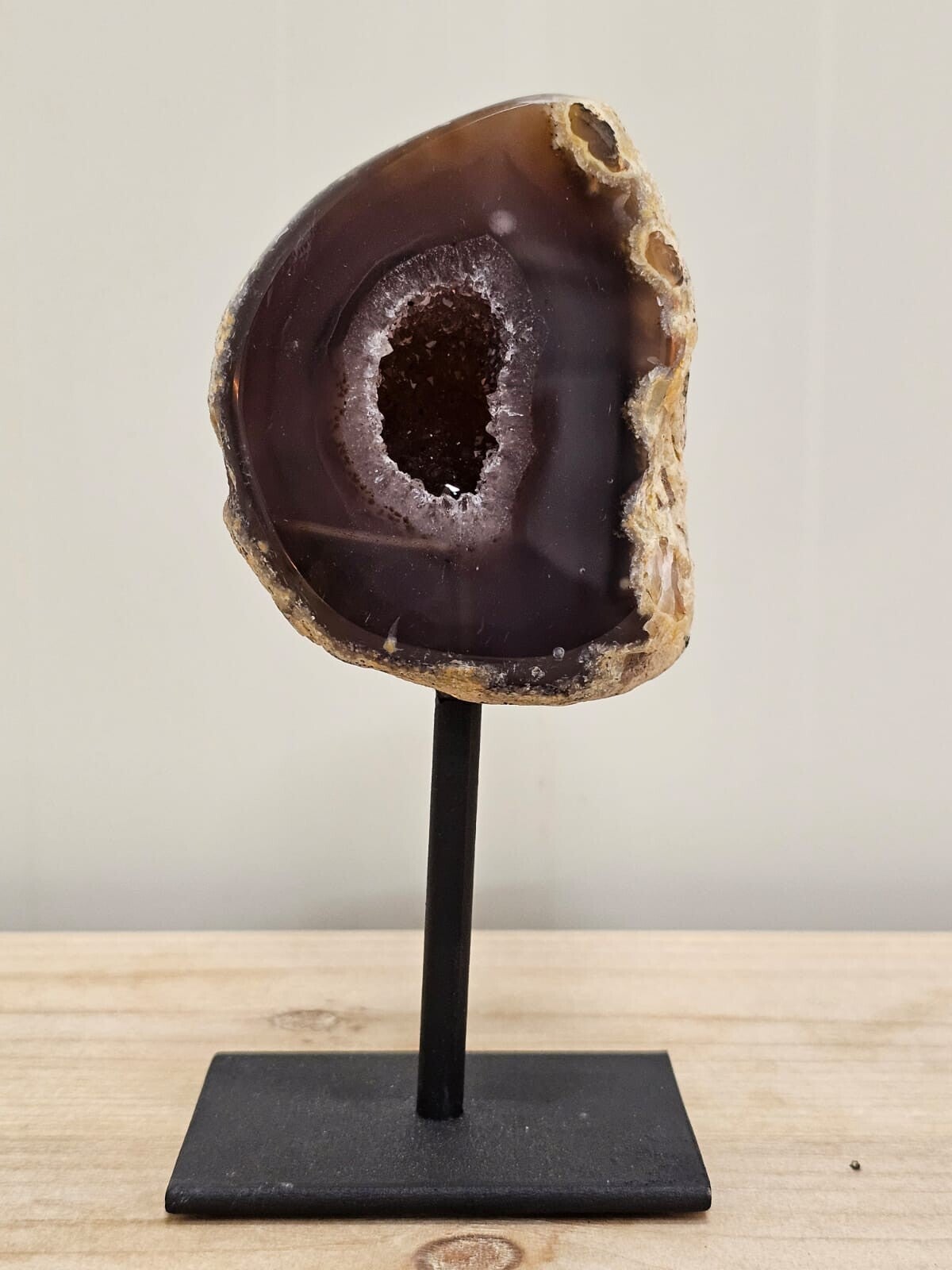 Agaatgeode op staandaard hoog