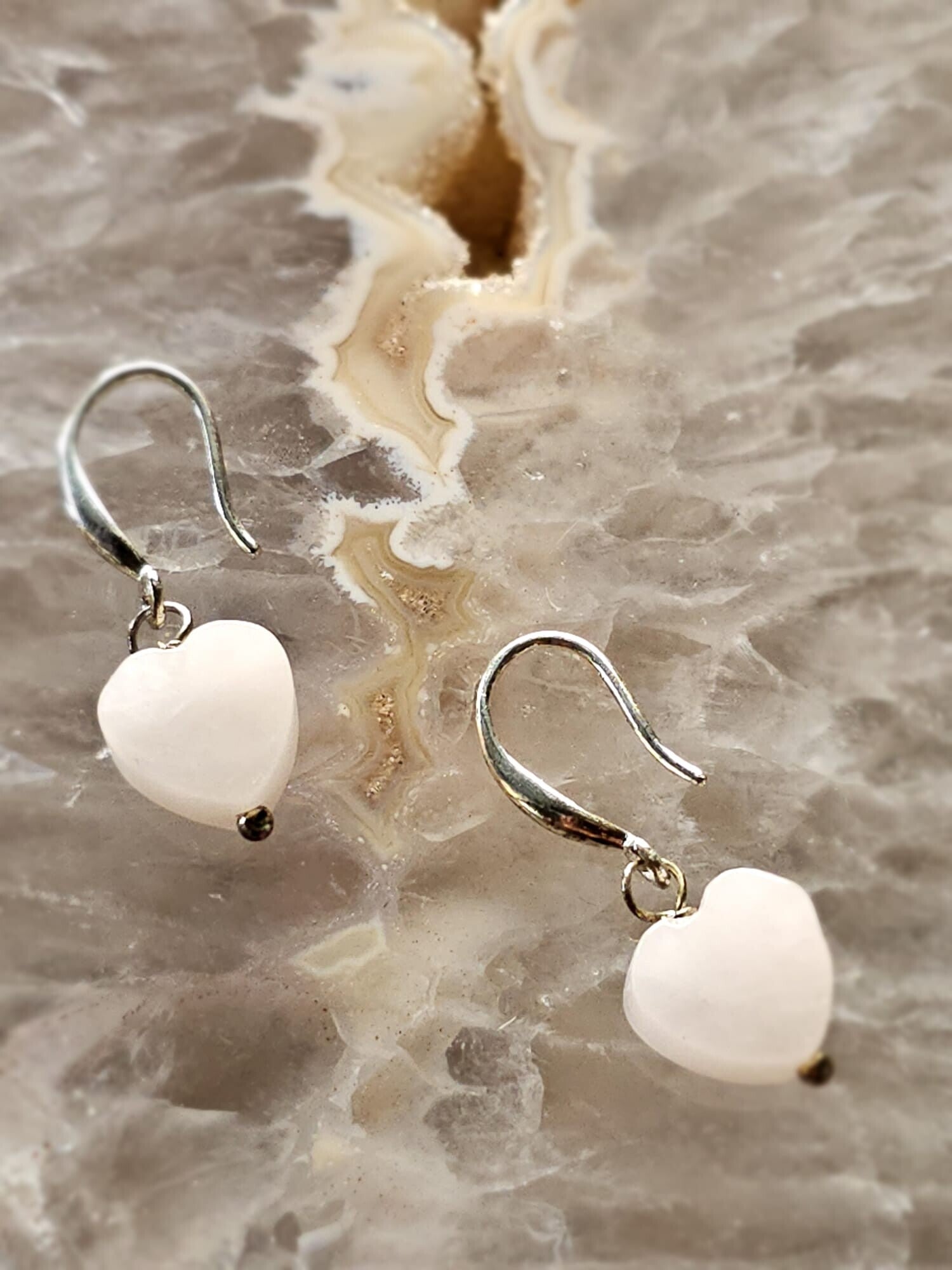 Oorhangers met edelsteen kwarts hartjes