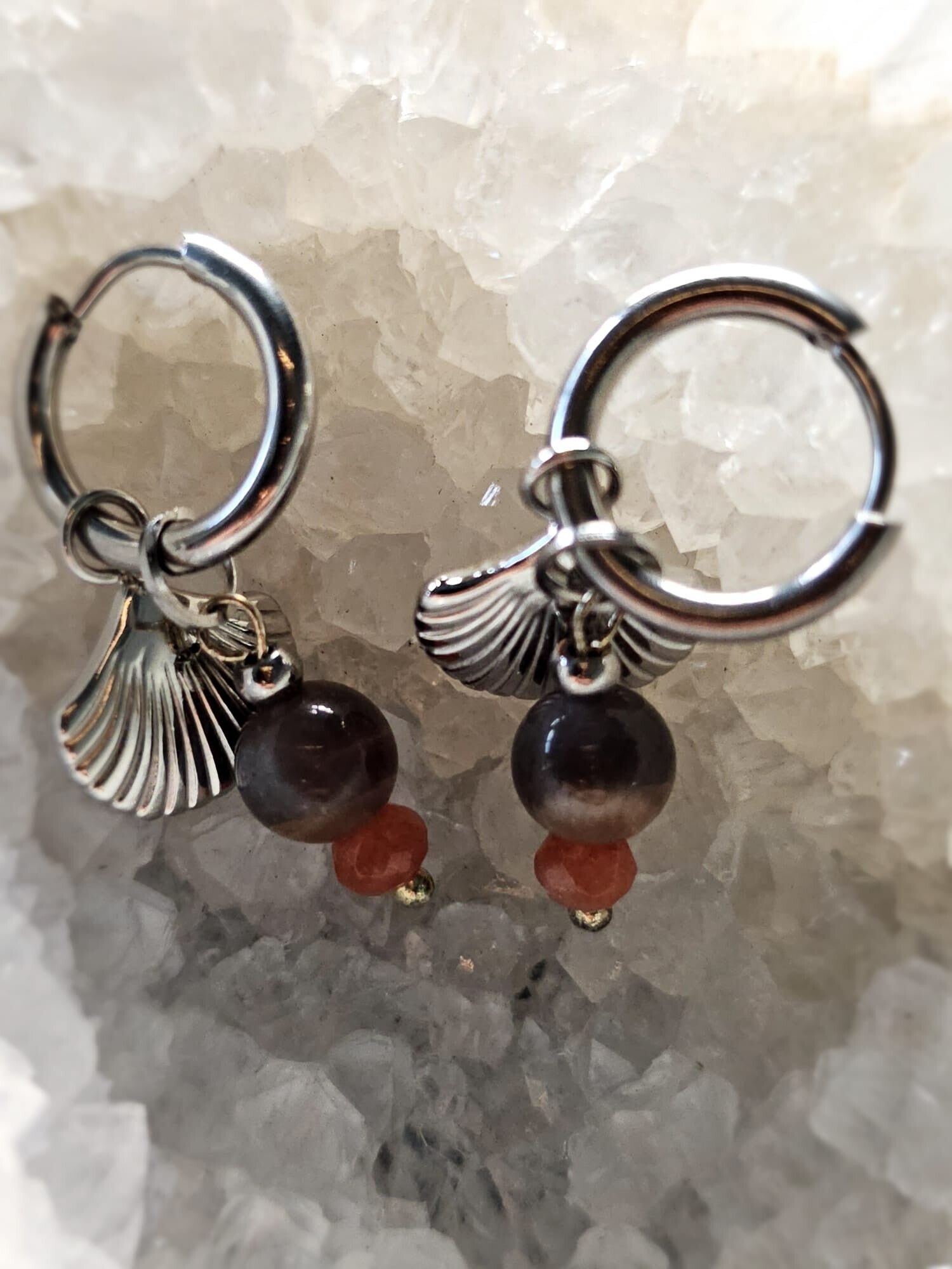 Creolen zwarte maansteen en carneool