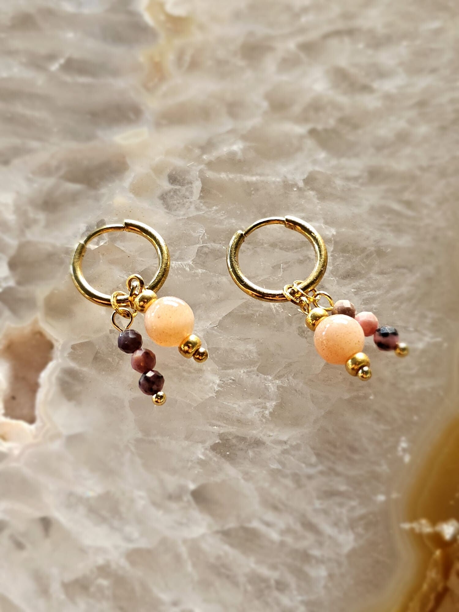 Creolen met Abrikoos maansteen & Rhodoniet