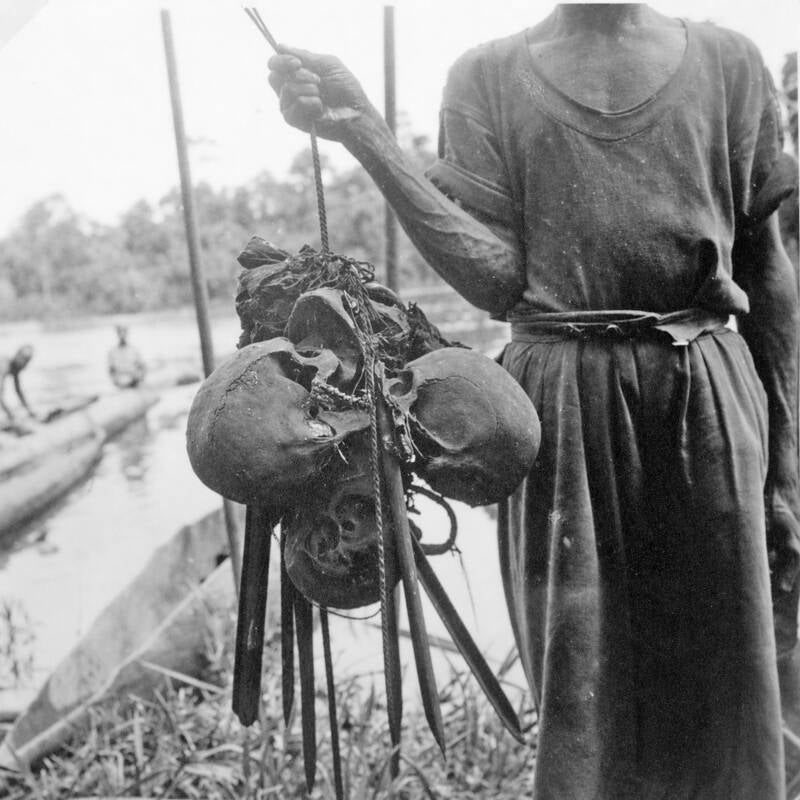 Boelaars Asmat 20215 Serie BIII-1992 gesnelde koppen Asmat 