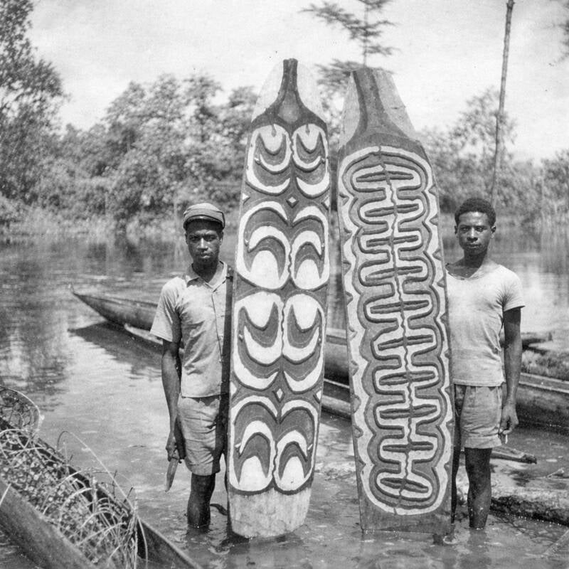 Boelaars Asmat Citak Tjitak 20216 Serie BIV-2364 Schilden aangetroffen door P van Dongen bij Tjitak-mensen in 1955 